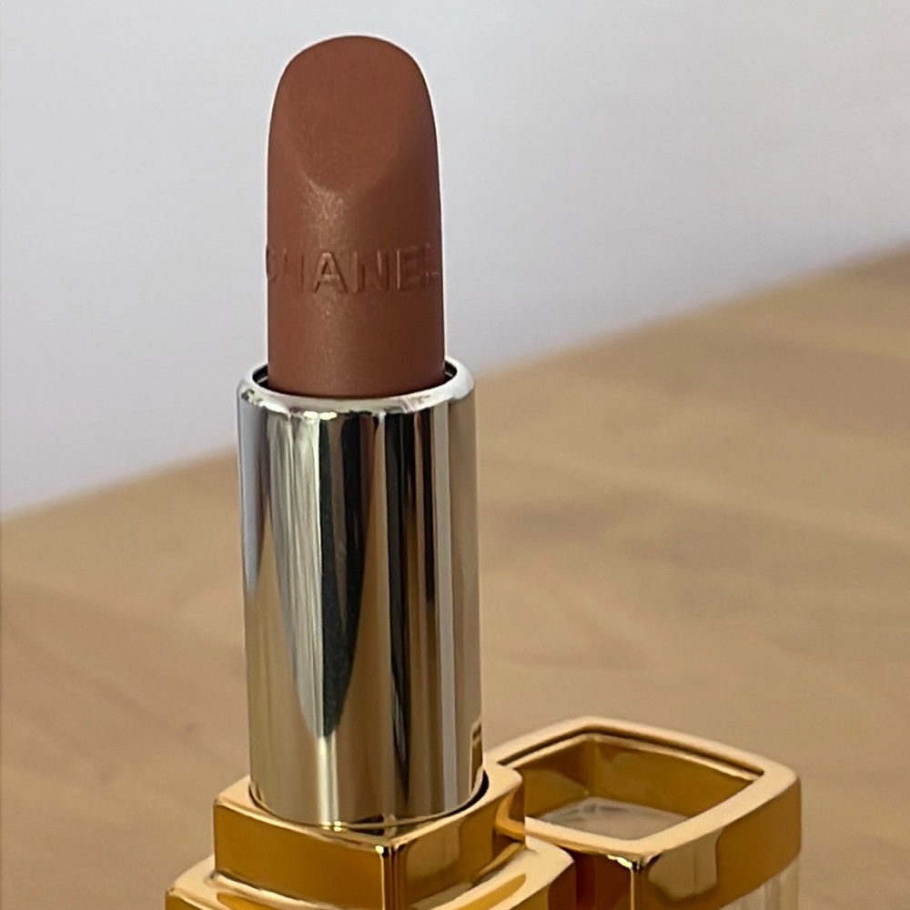 CHANEL 31 LE ROUGE LIPSTICK WITH POUCH (NWT) - Picture 3 of 8